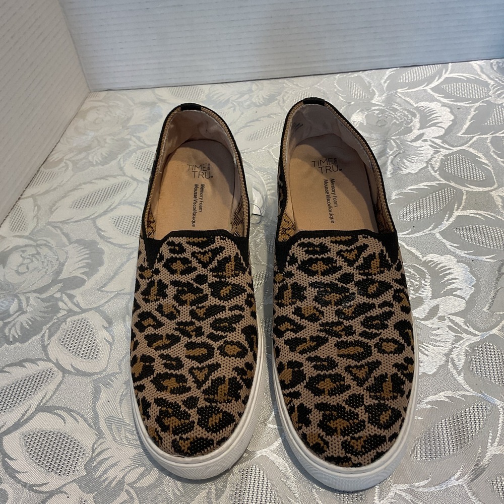 Time and Tru Slip On Sneakers Women 7 Brown Excellent Leopard Print Memory Foam